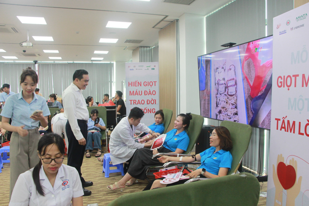 Chương trình thu hút đông đảo cán bộ lãnh đọa, quản lý và công nhân tham gia