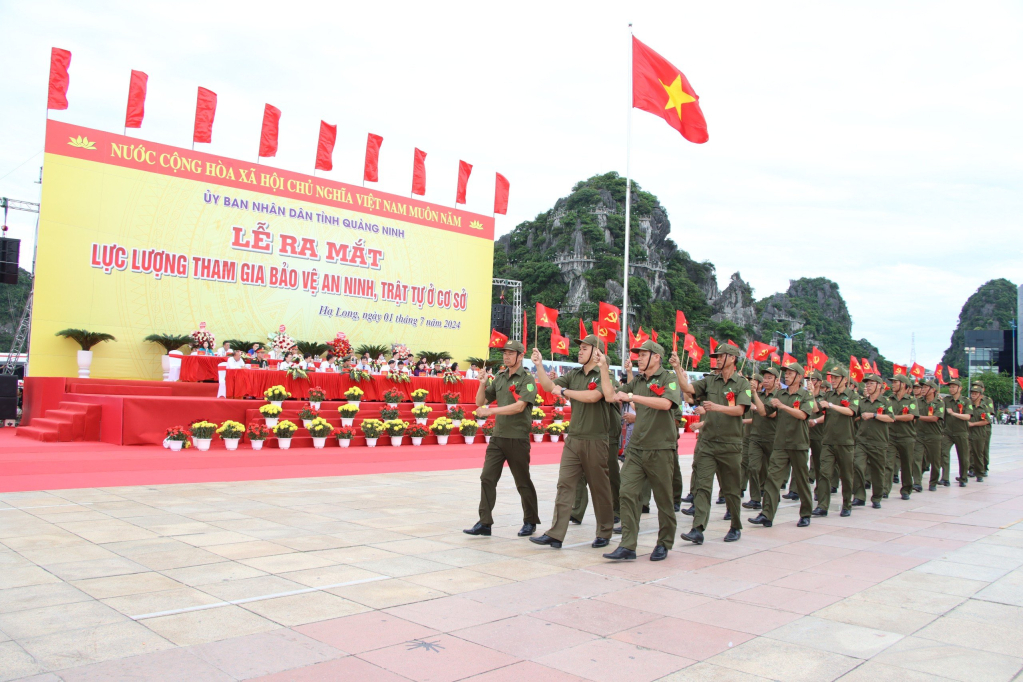 TP Hạ Long ra mắt lực lượng tham gia bảo vệ an ninh trật tự ở cơ sở.