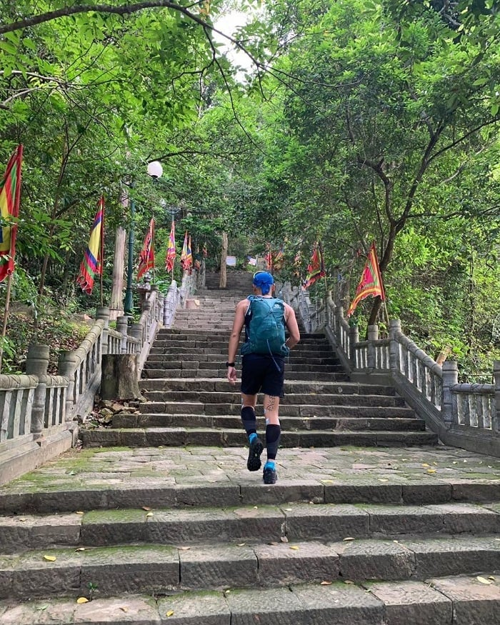 Tourists can discover tranquility and spiritual beauty at Yen Tu Mountain along the route.