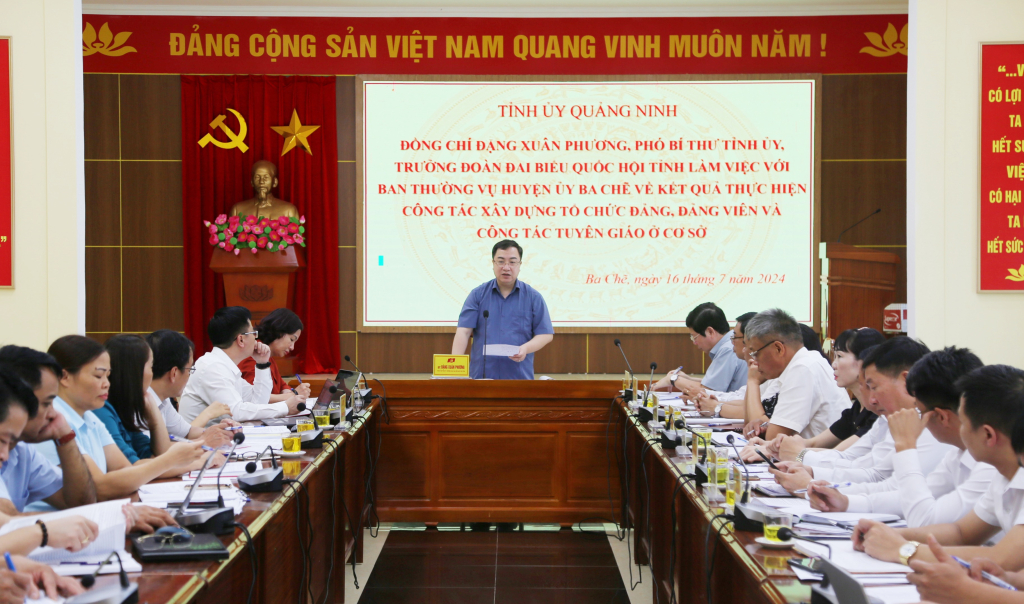 Quang cảnh buổi làm việc.