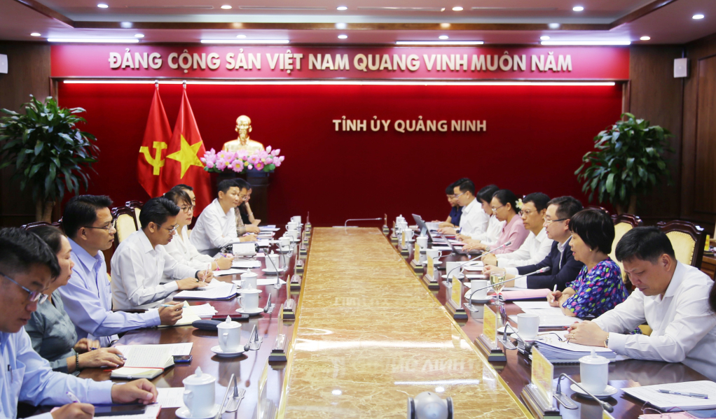 Quang cảnh buổi làm việc.