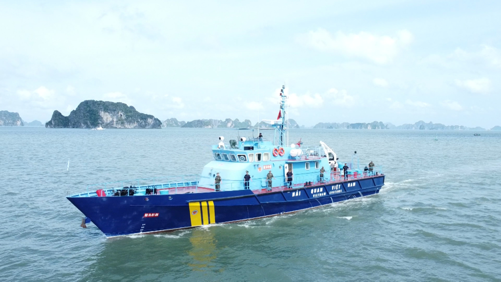 Đội kiểm soát Hải quan số 2, Cục Hải quan Tỉnh Quảng Ninh thực hiện tuần tra, kiểm soát trên biển. 