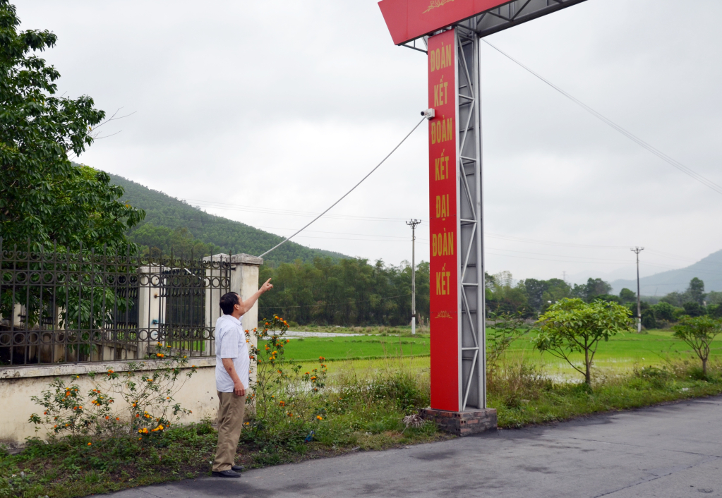 Camera giám sát an ninh, giám sát giao thông được lắp đặt tại nhà văn hóa thôn 1, xã Quảng La (TP Hạ Long).