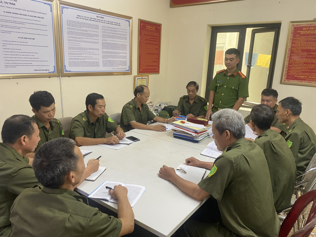 Công an thị trấn Đầm Hà họp với các tổ ANCC để triển khai nhiệm vụ đảm bảo an ninh trật tự trên địa bàn