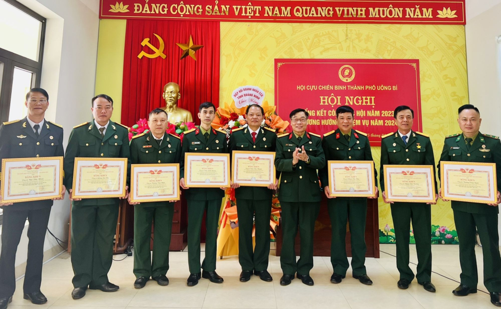 Các cực chiến binh tiêu biểu xuất sắc của thành phố Uông Bí được khen thưởng năm 2023.