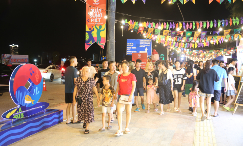 Quang Ninh welcomed over 120,000 tourist arrivals last weekend
