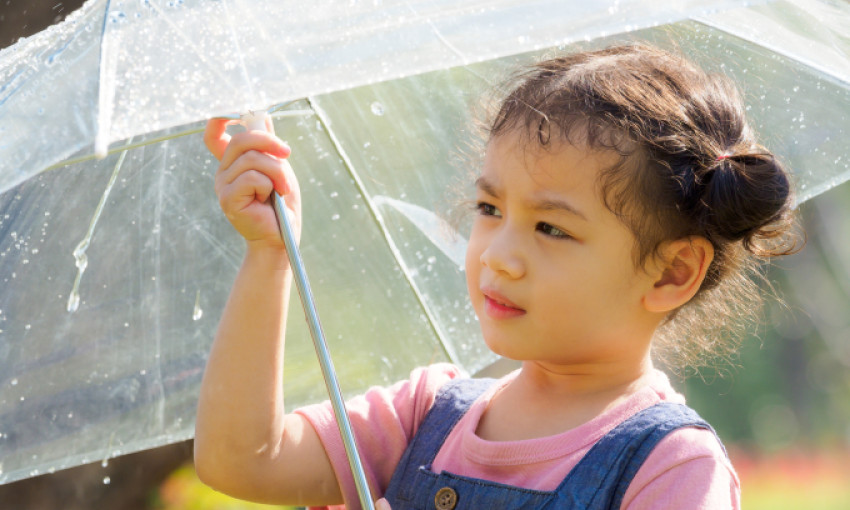 Cách phòng bệnh hô hấp cho trẻ khi mưa nắng thất thường