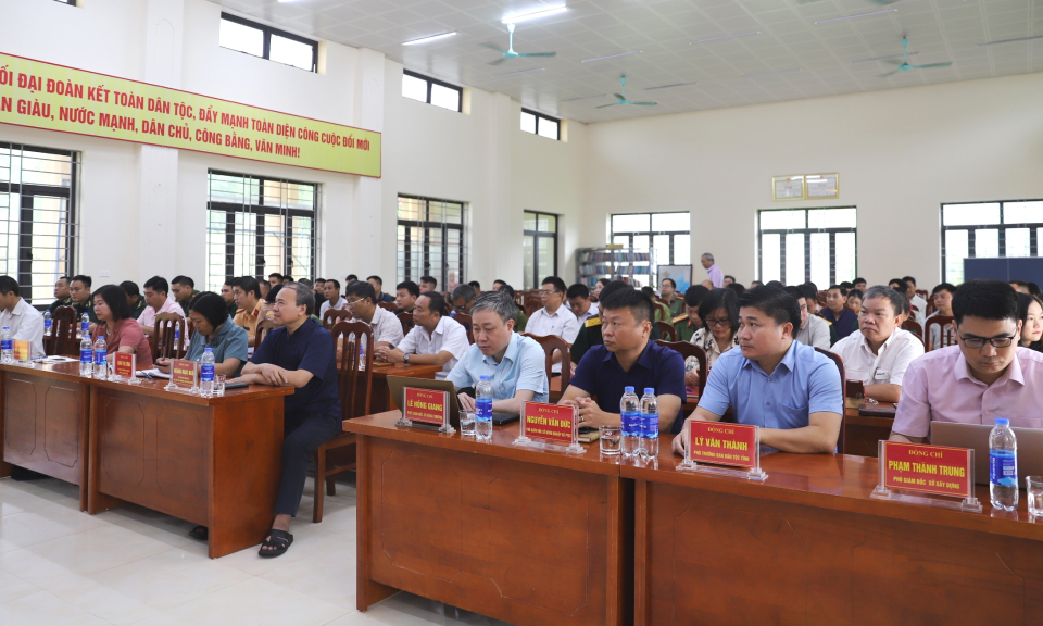 Đồng chí Phó Trưởng Đoàn ĐBQH tỉnh Quảng Ninh tiếp xúc cử tri huyện Bình Liêu, Hải Hà