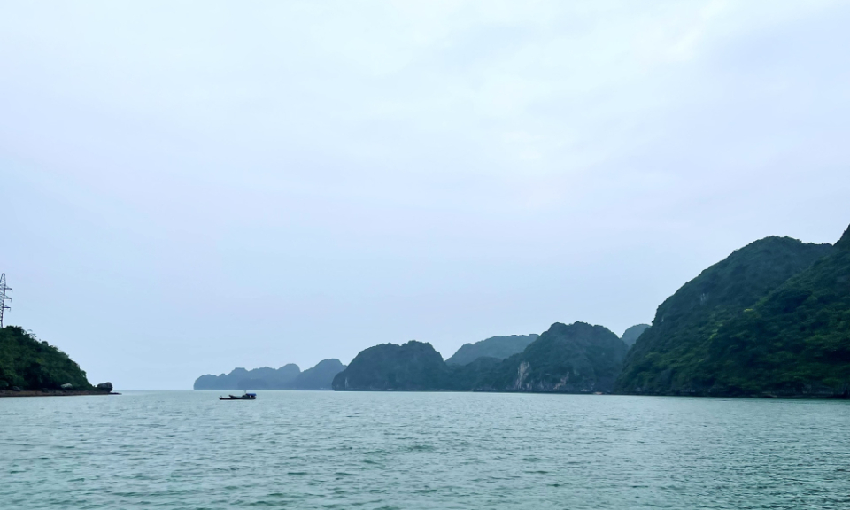 The premitive beauty of Bai Tu Long Bay
