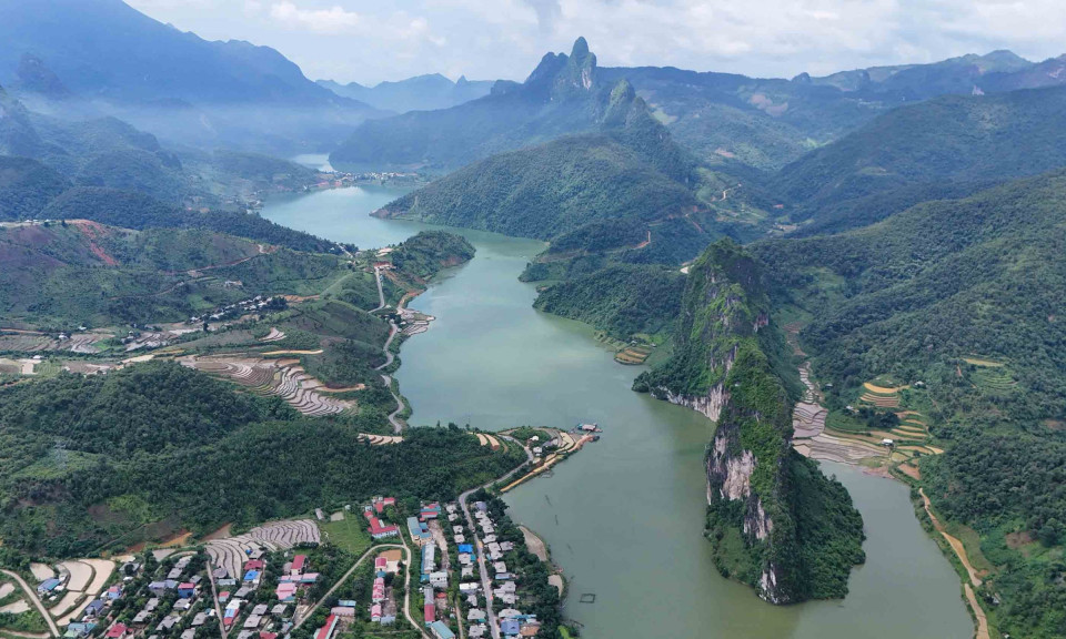 Việt Nam từ trên cao: Nét hoang sơ của ‘vịnh Ta Gia’ ở Lai Châu