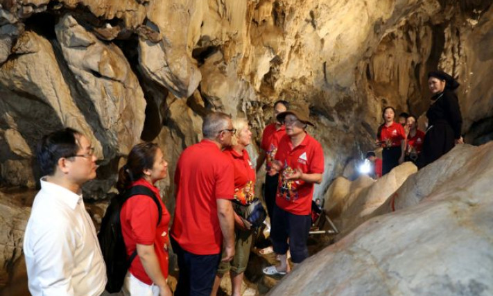 UNESCO experts assess dossier seeking global status for Lạng Sơn Geopark