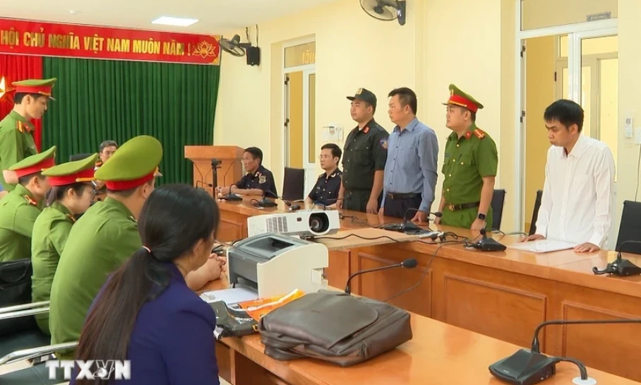 Hà Giang: Khởi tố, bắt tạm giam Chi cục trưởng Hải quan cửa khẩu Xín Mần