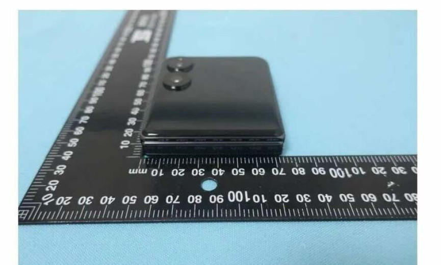 Smartphone nắp gập Mix Flip của Xiaomi lộ ảnh