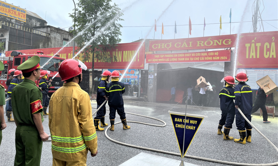 Phòng ngừa hỏa hoạn tại chợ Cái Rồng