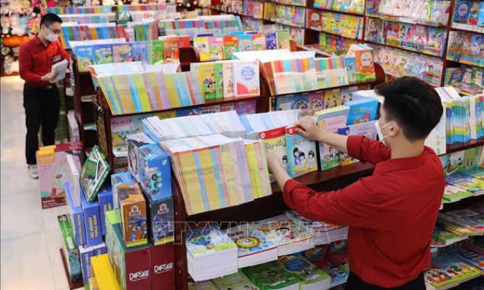 Nhà xuất bản Giáo dục Việt Nam dành tặng hơn 120.000 bộ sách giáo khoa năm học mới 