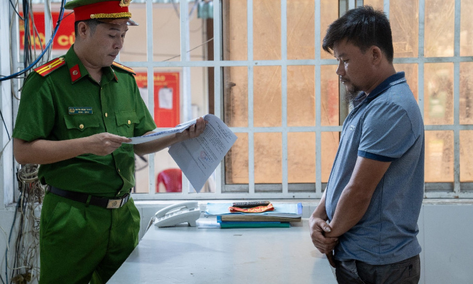 Bắt tạm giam tài xế xe đầu kéo đi ngược chiều tông chết người