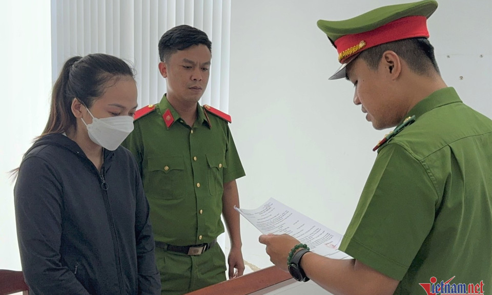 Gỡ gạc đầu tư tiền ảo, chứng khoán thua lỗ, kế toán trưởng tham ô gần 18 tỷ