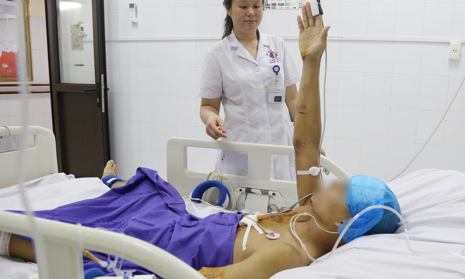 Hạ Long: Cứu sống chàng trai 19 tuổi vỡ tim nguy kịch do tai nạn giao thông