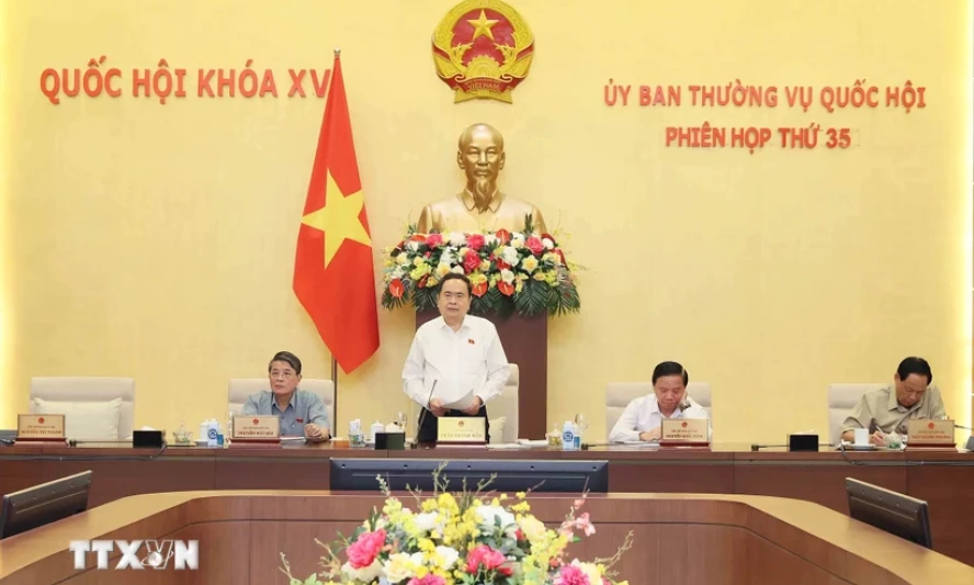 Bế mạc Phiên họp thứ 35 của Ủy ban Thường vụ Quốc hội sau 1,5 ngày làm việc