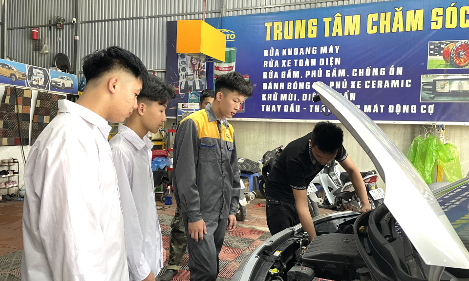 Khuyến khích học nghề bằng chính sách hỗ trợ