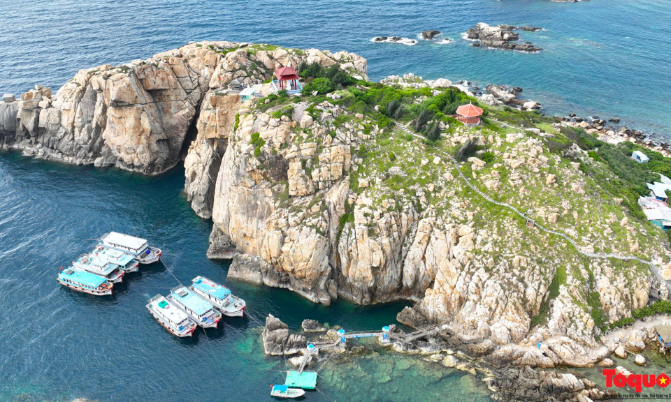 Khám phá đảo yến Hòn Nội giữa vịnh Nha Trang 