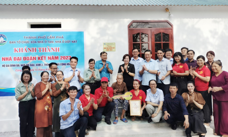 Nữ giáo viên giỏi chuyên môn, hết mình vì cộng đồng