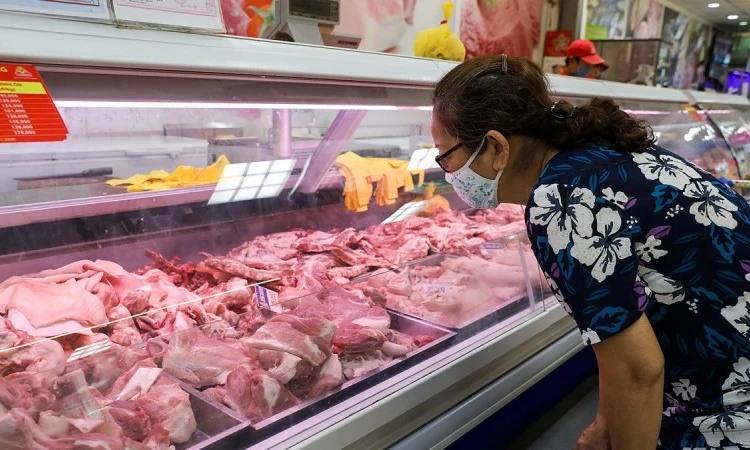 Giá thịt lợn “nhảy múa”, người tiêu dùng lao đao