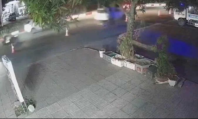 Phóng xe bạt mạng, 2 thanh niên tông cảnh sát giao thông trọng thương