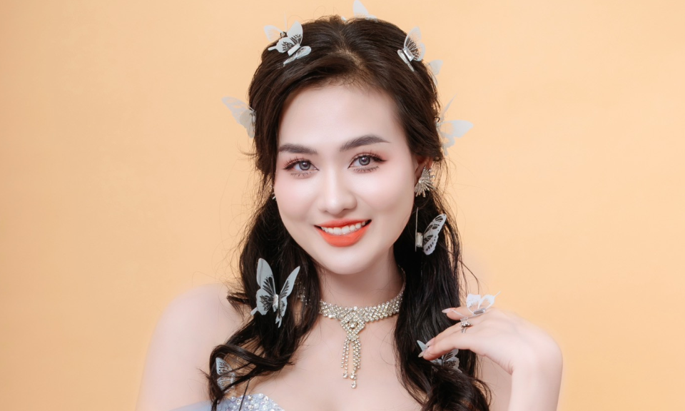 Nhan sắc cựu giám đốc ngân hàng mới đăng quang hoa hậu