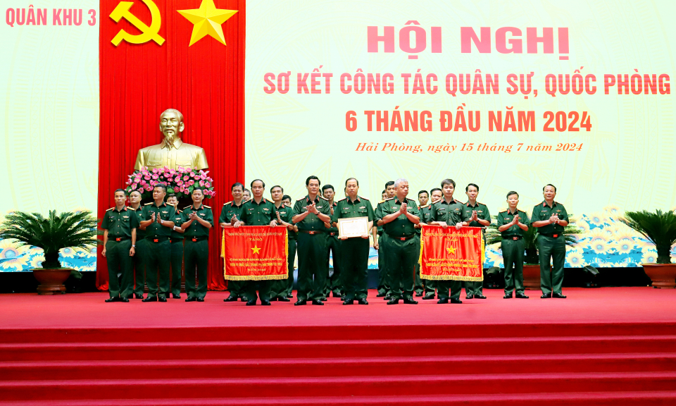 Bộ CHQS tỉnh Quảng Ninh được Chính phủ tặng cờ Đơn vị xuất sắc trong phong trào thi đua năm 2023