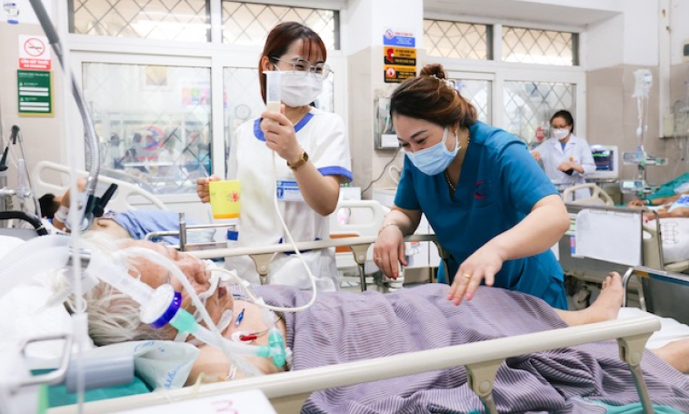 Bảng lương mới của điều dưỡng khi tăng lương cơ sở lên 2,34 triệu đồng