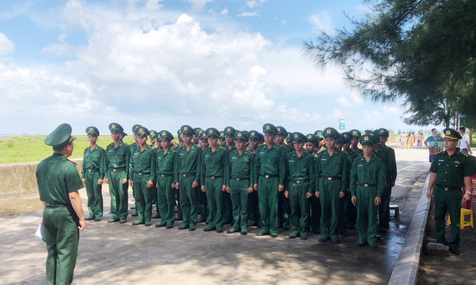 Giáo dục truyền thống cho chiến sĩ mới