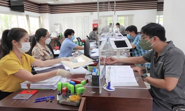 Nghỉ việc do ốm đau có được giải quyết tinh giản biên chế?