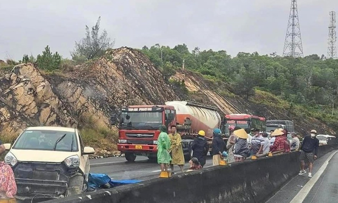 Va chạm với ô tô trên đèo Lý Hòa, người đàn ông đi bộ tử vong