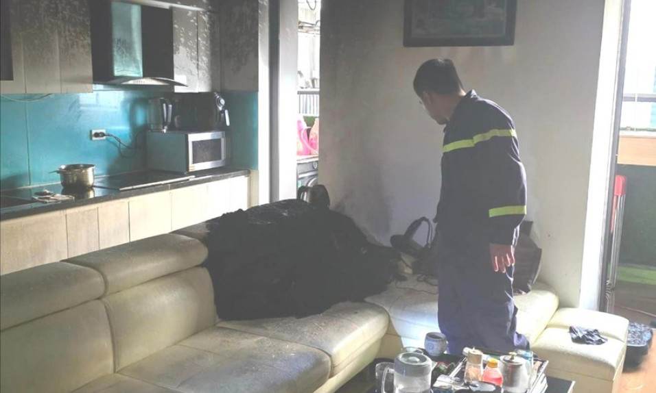Hà Nội: Cháy căn hộ chung cư tầng 29 do người dân đun nước trên sofa rồi bỏ quên đi ra ngoài