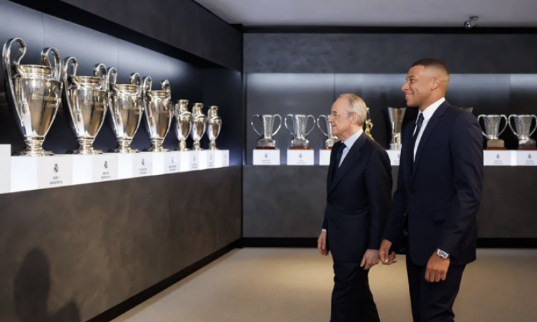 Mbappe ra mắt Real Madrid với áo số 9