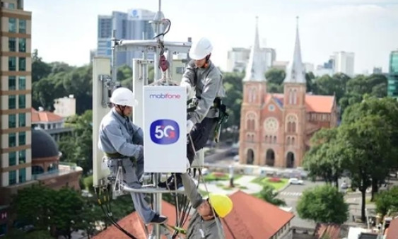 Vietnam targets full mobile broadband coverage on highways, industrial zones by 2025