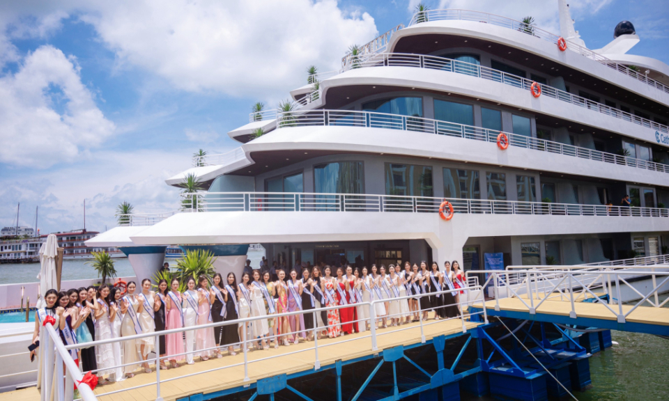 Miss Tourism Vietnam candidates impressed by Ha Long Bay’s beauty