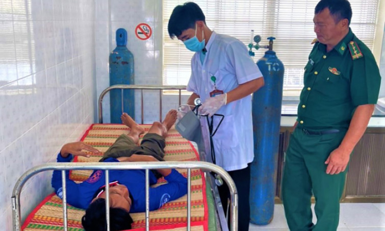 Cứu 5 thuyền viên trôi dạt hơn 50 km trên biển Côn Đảo