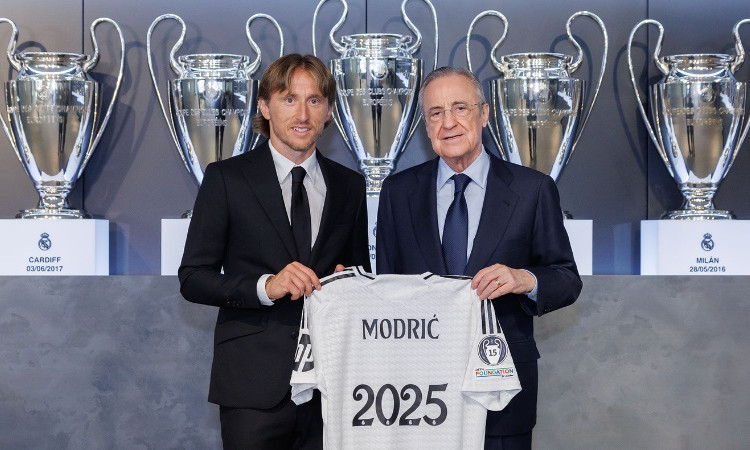 Real gia hạn với Modric