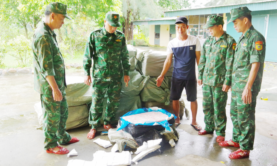 Đồn Biên phòng Trà Cổ bắt đối tượng vận chuyển 500kg nầm lợn không rõ nguồn gốc