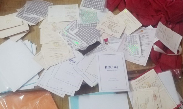 Đường dây làm giả học bạ cho học sinh đi du học