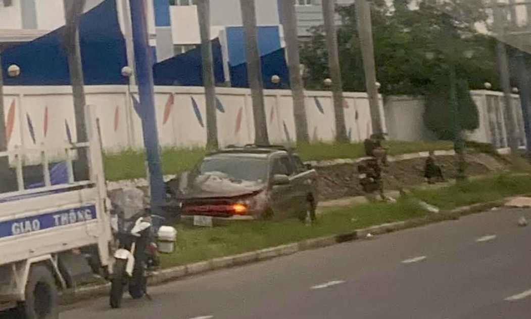 Đi xe máy ngược chiều, người đàn ông bị xe bán tải tông tử vong