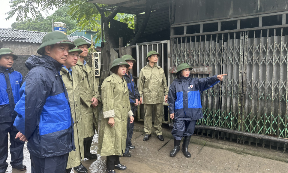 Đồng chí Phó Bí thư Thường trực Tỉnh ủy kiểm tra công tác khắc phục hậu quả mưa bão trên địa bàn TP Cẩm Phả