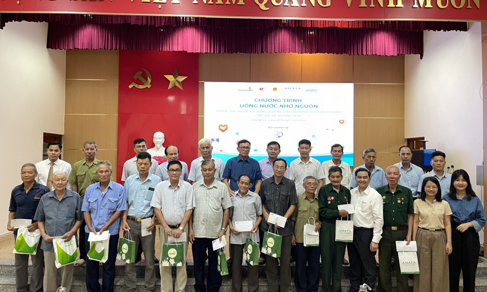 Khám sức khoẻ miễn phí và tặng quà cho người có công tại Quảng Yên