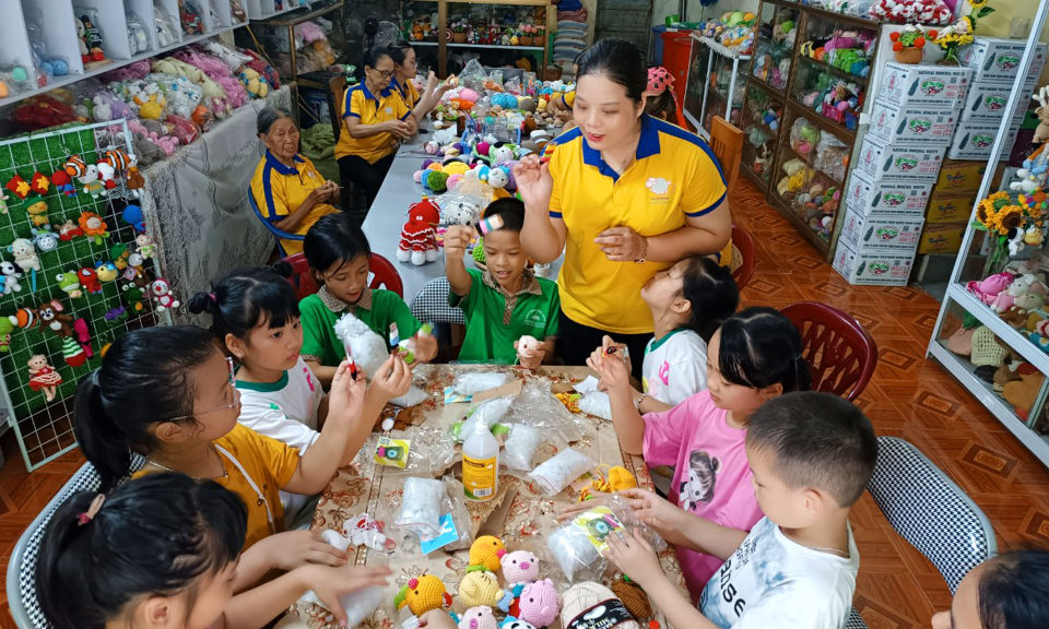Giáo dục, trải nghiệm nghề truyền thống cho thanh thiếu nhi