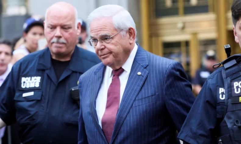 Thượng nghị sĩ Mỹ Bob Menendez từ chức vì nhận hối lộ