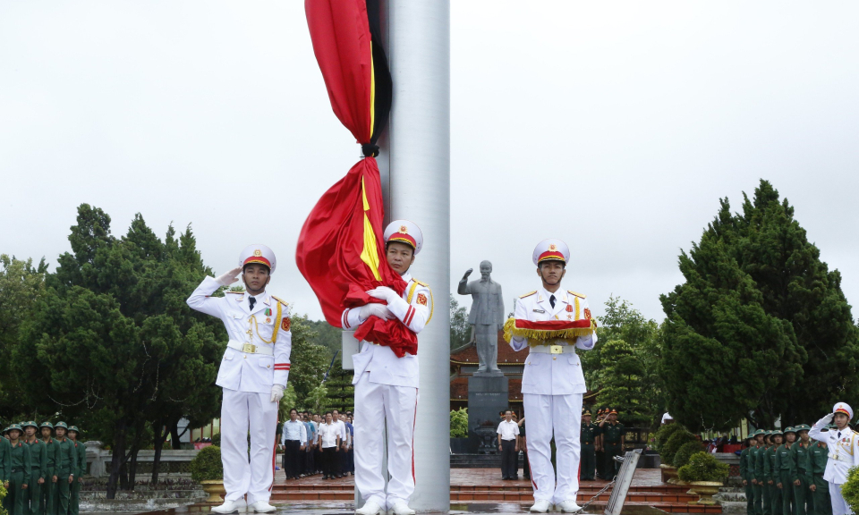 Cô Tô thượng cờ rủ quốc tang Tổng Bí thư Nguyễn Phú Trọng