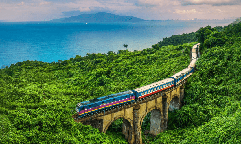 穿越越南中部遗产的列车