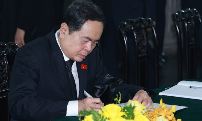 Touching words in funeral books written by leaders of Party and State